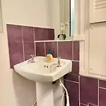 Central London Room Sleeps 4