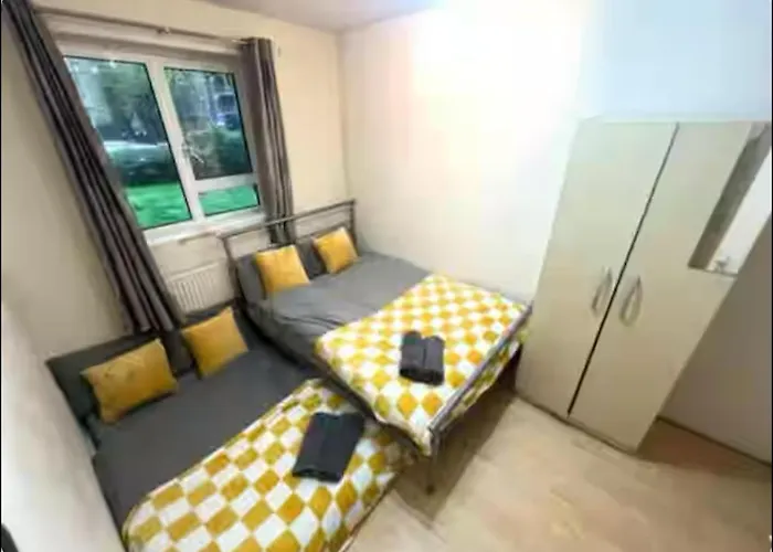 Central London Room Sleeps 4